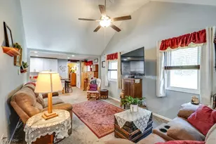 16726 Oakwood Dr, Lake Milton, OH 44429 - Photo 8