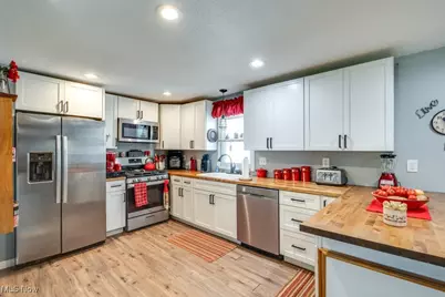 16726 Oakwood Drive, Lake Milton, OH 44429 - Photo 10