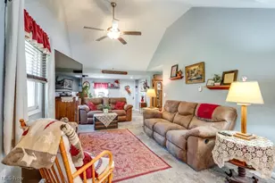 16726 Oakwood Dr, Lake Milton, OH 44429 - Photo 6