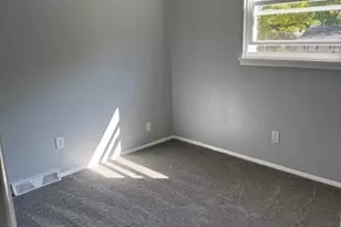 992 Lakewood Beach Dr, Sheffield Lake, OH 44054 - Photo 14