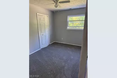 992 Lakewood Beach Drive, Sheffield Lake, OH 44054 - Photo 10