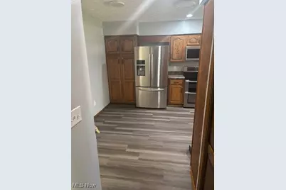 992 Lakewood Beach Drive, Sheffield Lake, OH 44054 - Photo 4