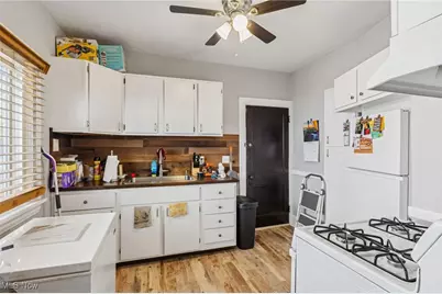 2045 Chesterland Avenue, Oakwood, OH 44107 - Photo 8