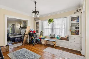 2045 Chesterland Ave, Oakwood, OH 44107 - Photo 16