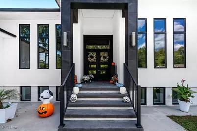 560 Elm Street, Sheffield Lake, OH 44054 - Photo 2