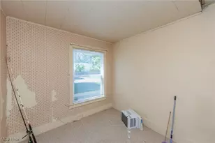 1014 W 9th St, Lorain, OH 44052 - Photo 8