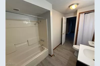 825 W Highland Avenue, Ravenna, OH 44266 - Photo 8