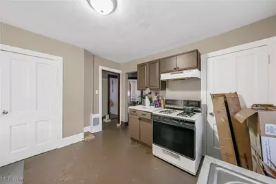 594 Blaine Avenue, Akron, OH 44310 - Photo 14