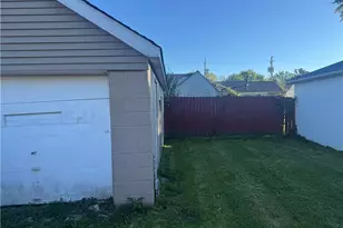 12301 Carrington Ave, Loveland, OH 44135 - Photo 4