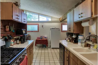 110 E 252nd Street, Euclid, OH 44132 - Photo 8