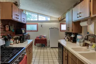 110 E 252nd St, Euclid, OH 44132 - Photo 8