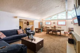 110 E 252nd St, Euclid, OH 44132 - Photo 6