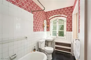 2120 Ridgewood Rd, Akron, OH 44313 - Photo 32