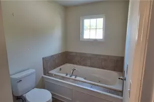 26736 Rue Saint Anne Ct, Warrensville Heights, OH 44128 - Photo 12