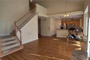 26736 Rue Saint Anne Ct, Warrensville Heights, OH 44128 - Photo 8