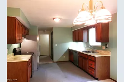 37818 Lake Shore Boulevard, Eastlake, OH 44095 - Photo 8