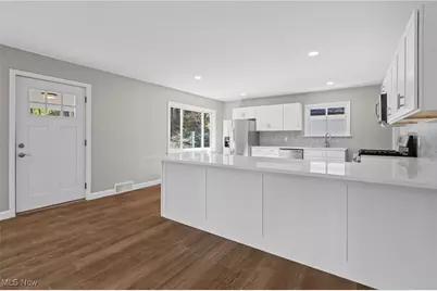 1043 Krumroy Road, Akron, OH 44306 - Photo 6