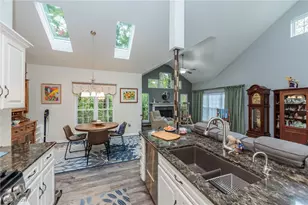 5277 Spruce Pointe Ln, Brunswick, OH 44212 - Photo 10