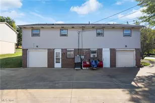 703 Perry Dr NW, Canton, OH 44708 - Photo 4