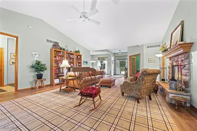 2011 E Swan Lake Circle, Kent, OH 44240 - Photo 8