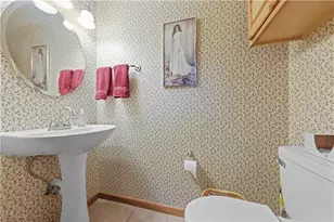 2011 E Swan Lake Cir, Kent, OH 44240 - Photo 18