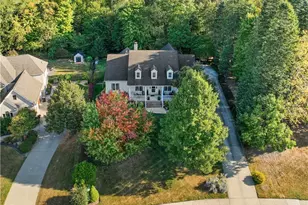 2011 E Swan Lake Cir, Kent, OH 44240 - Photo 4