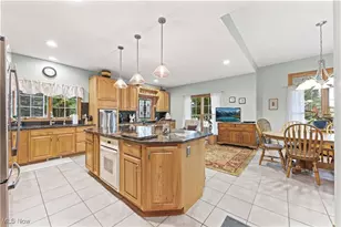 2011 E Swan Lake Cir, Kent, OH 44240 - Photo 14