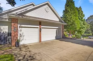 2872 Ironwood Dr, Green, OH 44312 - Photo 8