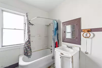 911 W 9th Street, Lorain, OH 44052 - Photo 16