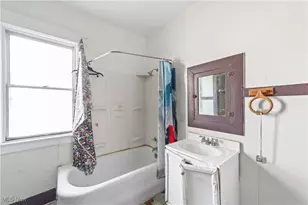 911 W 9th St, Lorain, OH 44052 - Photo 16