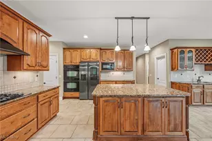 9790 Hidden Holw Trl, Grandview Heights, OH 44147 - Photo 16