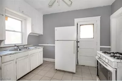 11232 Continental Avenue, Loveland, OH 44104 - Photo 6