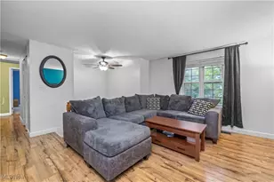 2908 Wexford Blvd, Stow, OH 44224 - Photo 2