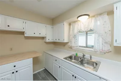 738 West Shore Boulevard, Sheffield Lake, OH 44054 - Photo 24