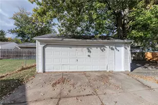 738 W Shore Blvd, Sheffield Lake, OH 44054 - Photo 4