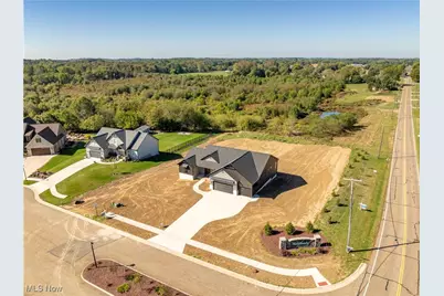 525 Gentlebrook Boulevard SW, Hartville, OH 44632 - Photo 2