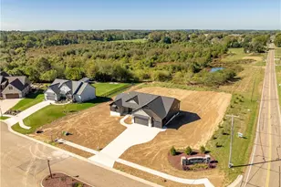 525 Gentlebrook Blvd SW, Hartville, OH 44632 - Photo 2