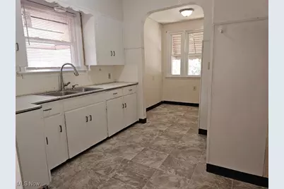 1048 Murray Avenue, Akron, OH 44310 - Photo 10