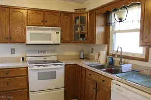 2424 Waynesburg Dr SE, Canton, OH 44707 - Photo 14