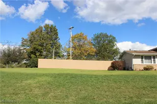 2424 Waynesburg Dr SE, Canton, OH 44707 - Photo 46