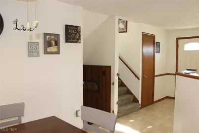 2424 Waynesburg Drive SE, Canton, OH 44707 - Photo 8