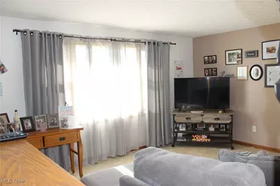 2424 Waynesburg Drive SE, Canton, OH 44707 - Photo 6