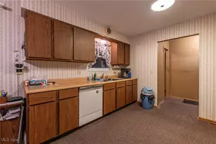 34152 Oak Knoll St, Eastlake, OH 44095 - Photo 6