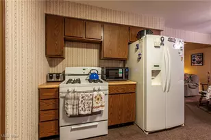 34152 Oak Knoll St, Eastlake, OH 44095 - Photo 8