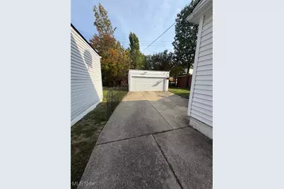 2223 Fenwick Road, University Heights, OH 44118 - Photo 18
