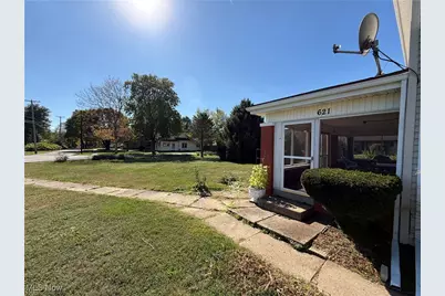 621 Newport Avenue, Uhrichsville, OH 44683 - Photo 6