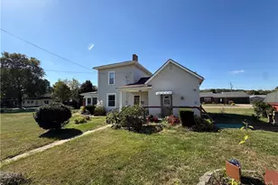 621 Newport Ave, Uhrichsville, OH 44683 - Photo 8