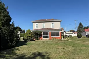 621 Newport Ave, Uhrichsville, OH 44683 - Photo 2