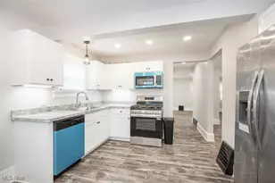 693 Roslyn Ave, Akron, OH 44320 - Photo 10