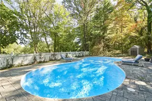 285 Nob Hill Dr, Akron, OH 44303 - Photo 2